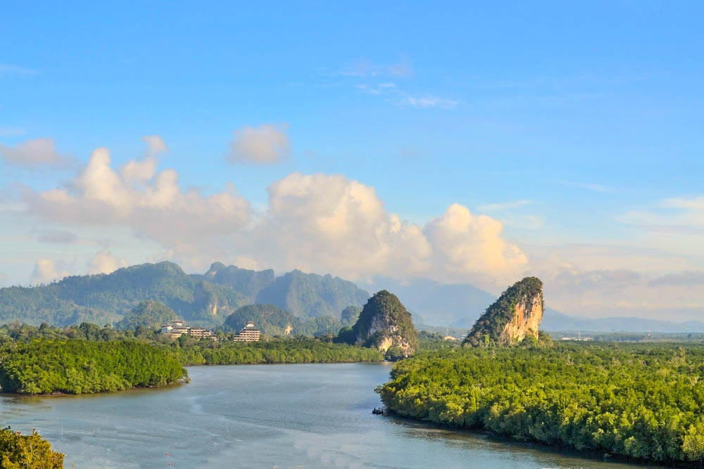 khao khanab nam shutterstock 256376137