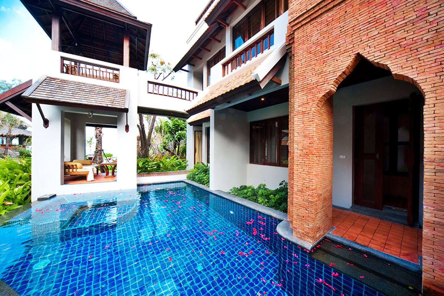 family pool suite garden view 2